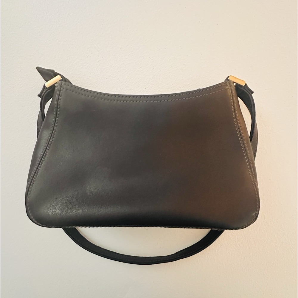 Liz Claiborne Navy Shoulder Bag Zip Closure Gold Hardware Lined Pockets - Picture 4 of 7